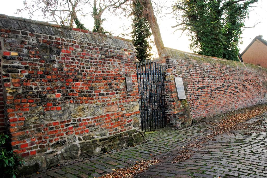 Die Reste der Werner Stadtmauer.