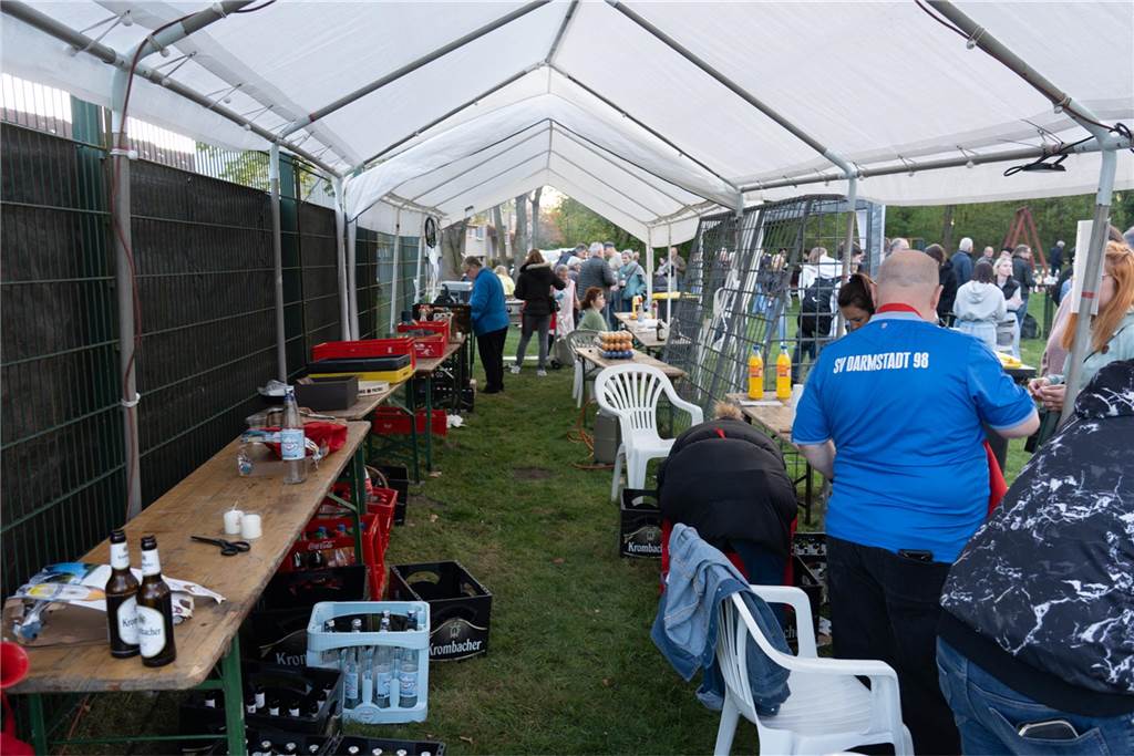 Am Karsamstag 2025 wurden auf dem Bolzplatz Tappenhof in Pöppinghausen erst Eier gesucht und dann das Osterfeuer entzündet. Die schönsten Fotos der Besucherinnen und Besucher.
