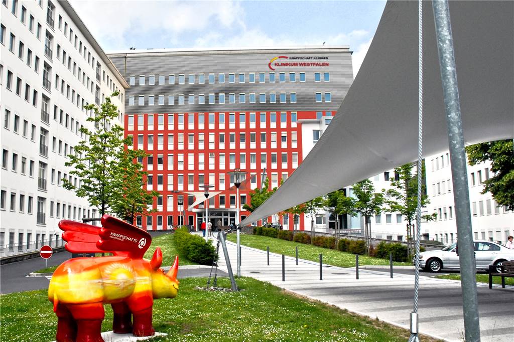 Dortmund schneller als NRW: In Kliniken gab es schon Corona-Impfungen Am Knappschaftskrankenhaus in Brackel wurden 125 Beschäftigte des Klinikums Westfalen aus Dortmund schon geimpft.