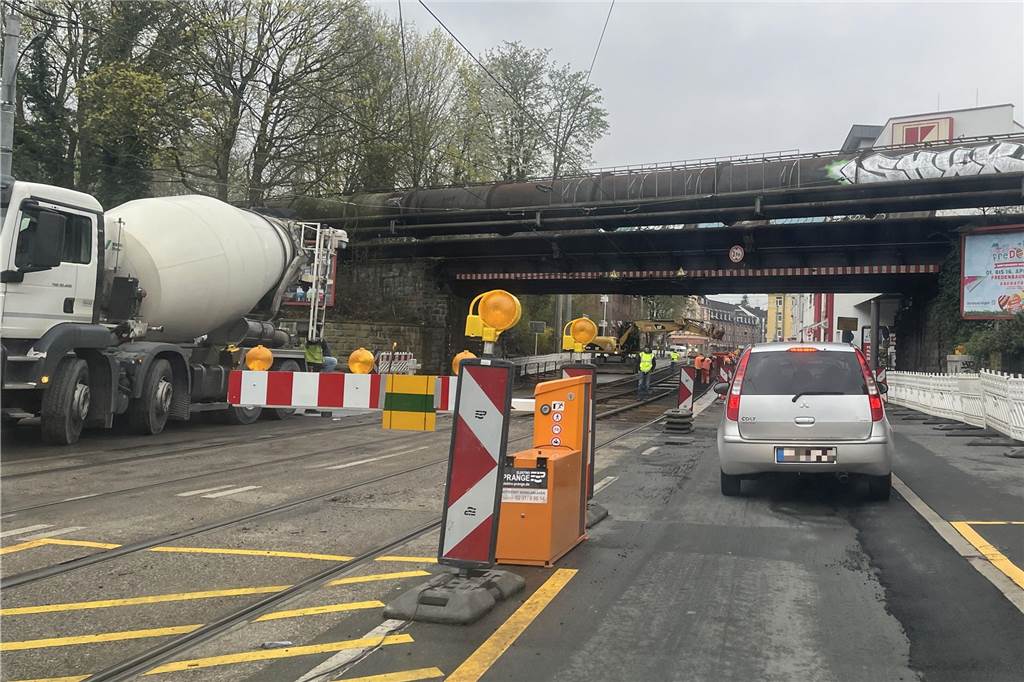 Über den Hellweg nach Wickede - ein Selbsttest Am Körner Hellweg werden im April die Gleise der Stadtbahn erneuert.