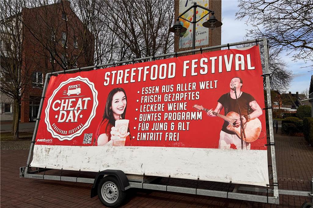 Pommes, Burger, Churros satt: Zwölf Stände bieten Street-Food Ein Plakat zum Street-Food-Festival