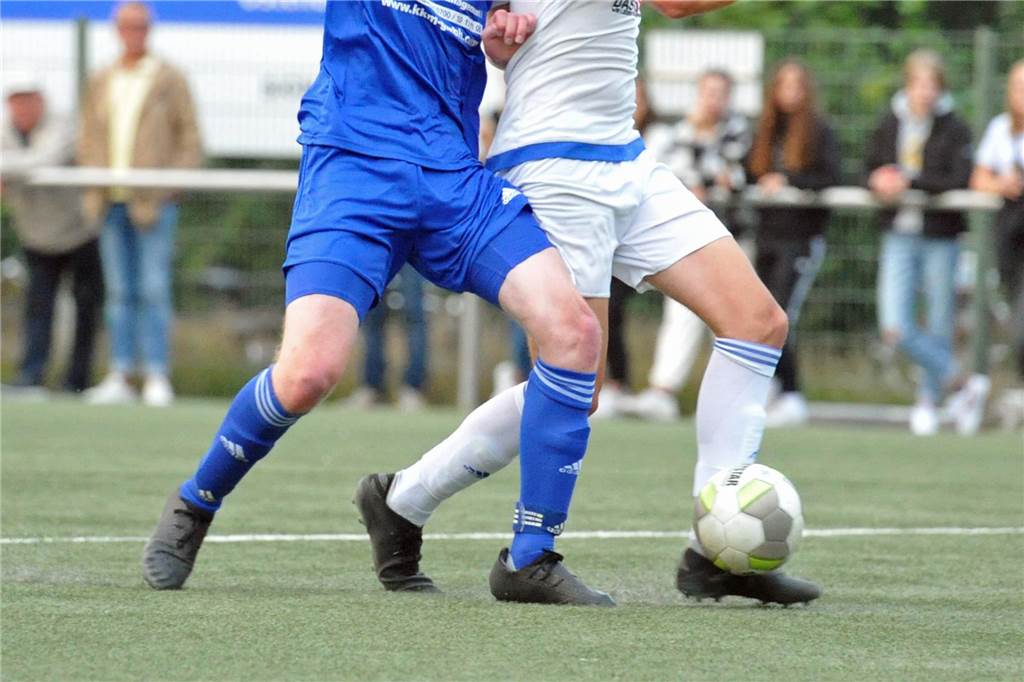Schiri nach Attacke auf Fan 18 Monate gesperrt: Vor dem Sportgericht sorgt er für nächsten Eklat Am Kunstrasen des FC Epe eskalierte die Situation nach dem Schlusspfiff.