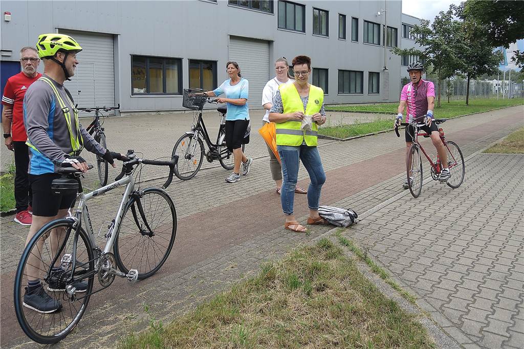 Radfahren als Ersatz fürs Laufen beim Sportabzeichen? - Viele machen einfach beides Am letzten Juli-Samstag ging die erste Radfahr- und Walking-Prüfung für das Sportabzeichen mit Ute Spengler am Ickerner Rapensweg über die Bühne.