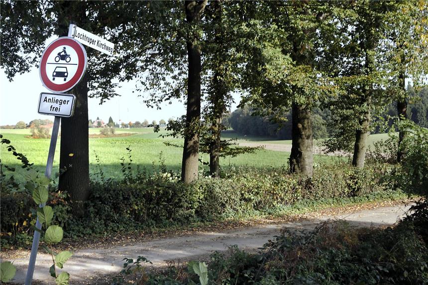 Räuber bedroht 18-Jährige in Haltern mit Pistole Am Lochtruper Kirchweg wurde eine junge Frau von einem Räuber mit einer Pistole bedroht.