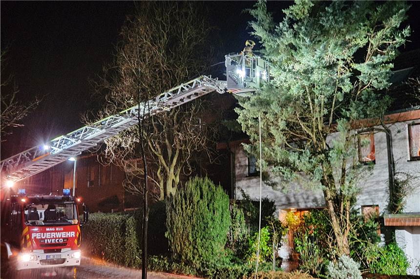 In Dorsten sorgt Sturm Victoria für mehrere Einsätze der Feuerwehr Am Maria-Lenzen-Ring in Östrich gab es den ersten Einsatz.