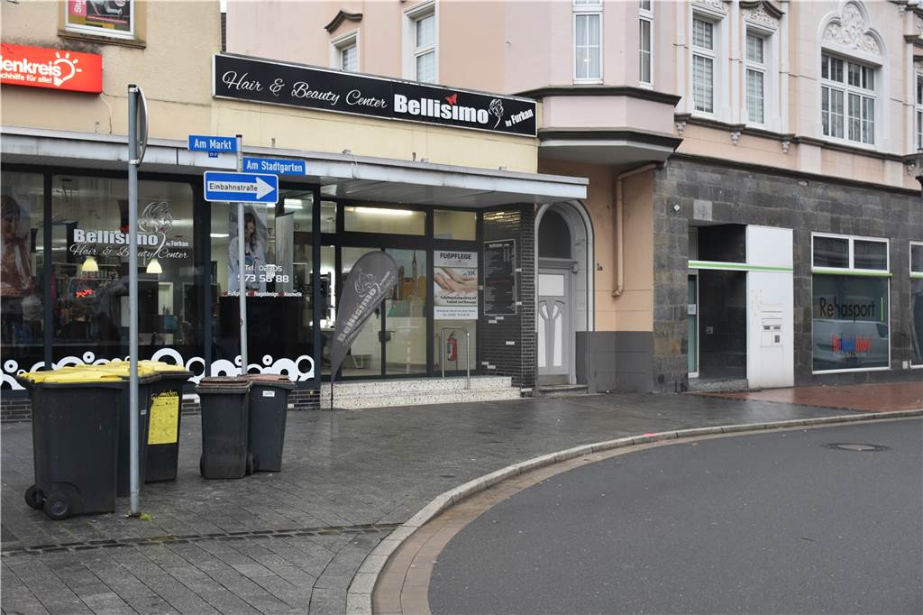 Friseur, Arzt, Bestatter: Das wurde aus Castrop-Rauxels Schlecker-Filialen Am Markt werden im ehemaligen Schlecker-Geschäft heute Haare geschnitten.