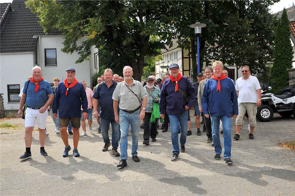 Schnadegang: Nachbarn hören Historisches und ganz Neues für Westhofen Am Marktplatz an der Alten Freiheit startete der Schnadegang.