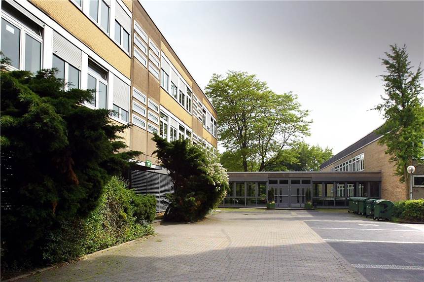 Max-Planck-Gymnasium überträgt Vergabe der Abizeugnisse im Live-Stream Am Max-Planck-Gymnasium basteln Schulleitung und Lehrer an der Abifeier unter Corona-Bedingungen.