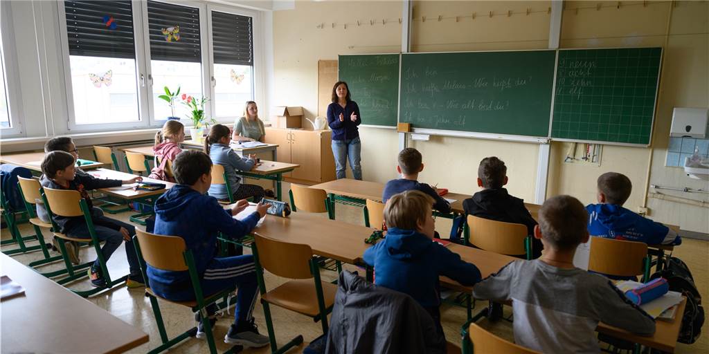 Lehrermangel im Kreis Coesfeld: Keine Zahlen für Nordkirchen und Olfen Am Mittwoch (10. August) beginnt in NRW das neue Schuljahr. Wieder eines mit Lehrermangel, den man auch im Kreis Coesfeld merkt.
