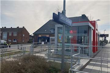 Am Mittwoch (16. 3.) ist die Radstation am Bahnhof Beifang eröffnet worden. Noch am gleichen Tag legte allerdings ein technischer Defekt das Fahrradparkhaus mit bis zu 100 Stellplätzen lahm.