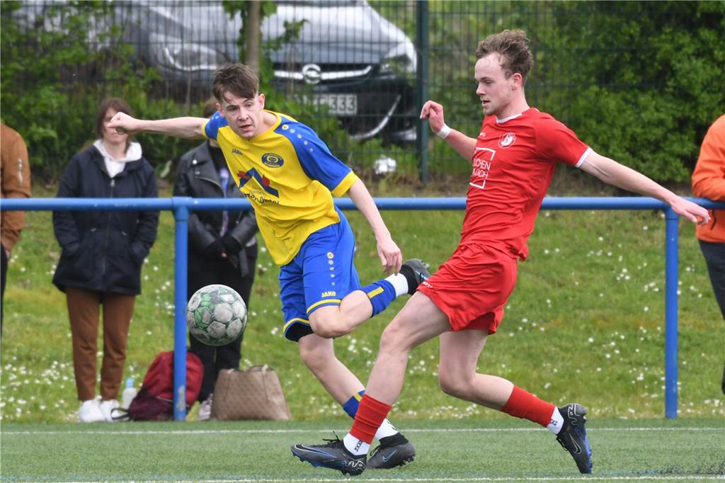 Spvg Schwerin trifft bei 1:1 in Barop nicht selbst ins Tor Am Mittwoch gewannen die Schweriner (gelbe Hemden) mit 5:3 gegen den VfB Habinghorst.