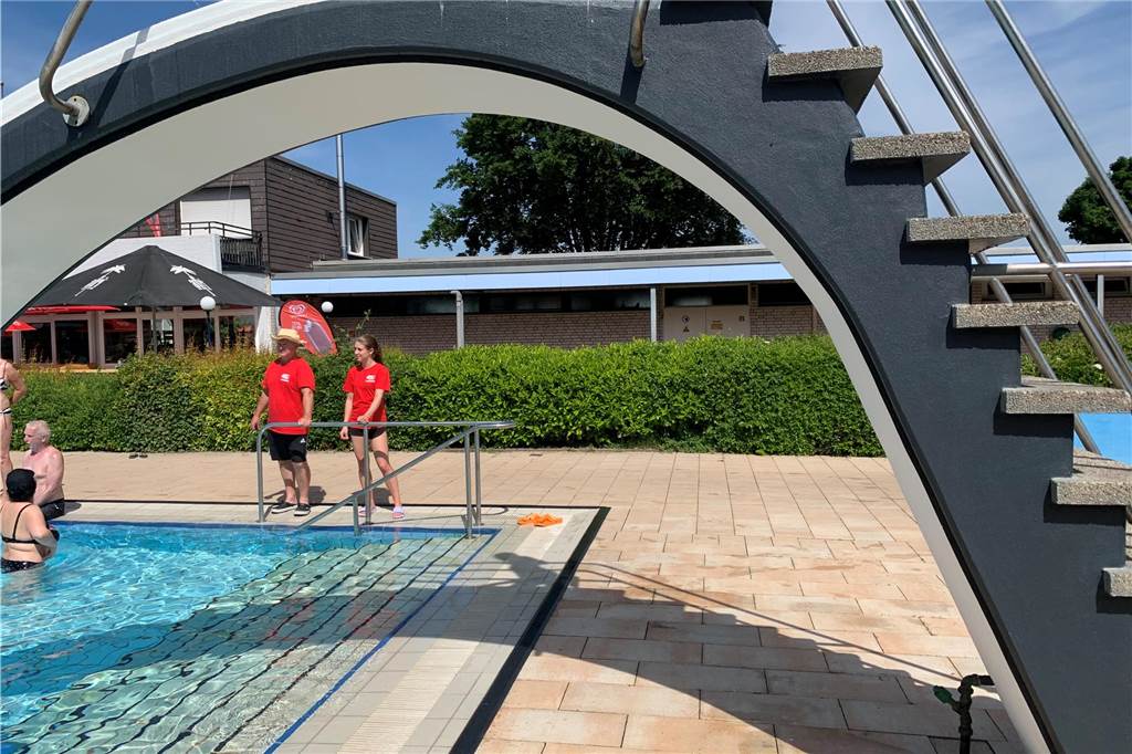 Der Neue im Freibad Sythen - Horst Kurbjuhn rettet den Badebetrieb Wasseraufsichten im Sythener Freibad