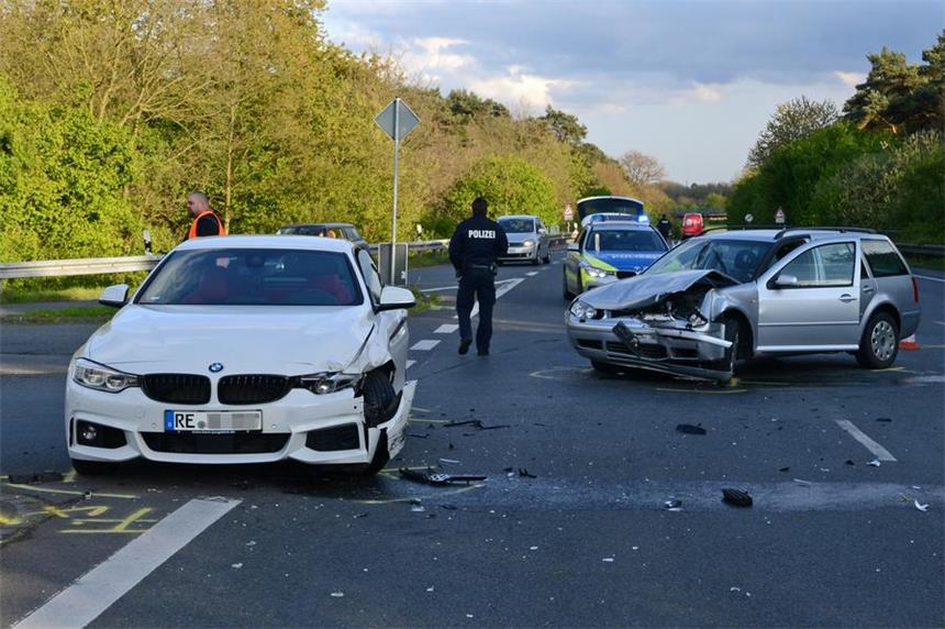 Unfall auf der Hervester Straße in Dorsten Am Mittwochabend hat es auf der Hervester Straße gekracht.