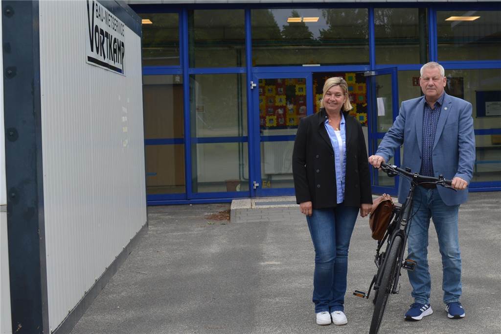 Container für den Rückbau der Aula.