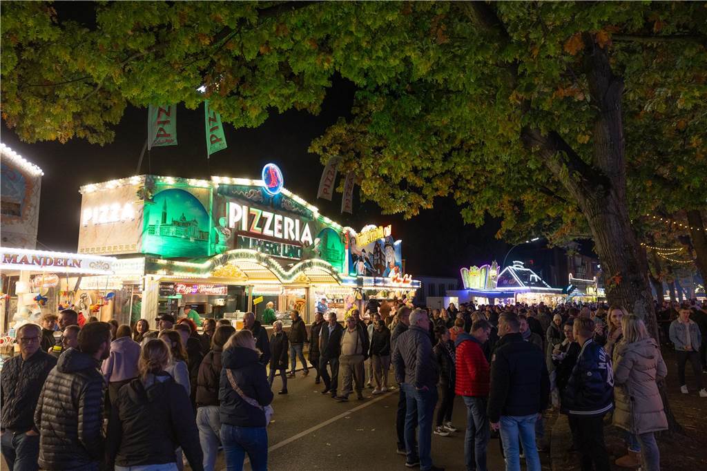 Am Montag (23. Oktober) gab es auf der Sim-Jü ein außergewöhnliches Feuerwerk zu sehen.