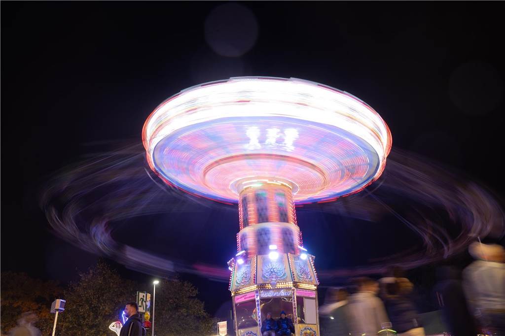 Am Montag (23. Oktober) gab es auf der Sim-Jü ein außergewöhnliches Feuerwerk zu sehen.