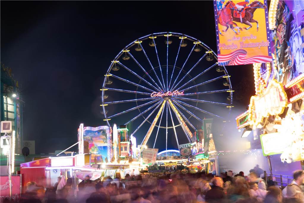 Am Montag (23. Oktober) gab es auf der Sim-Jü ein außergewöhnliches Feuerwerk zu sehen.