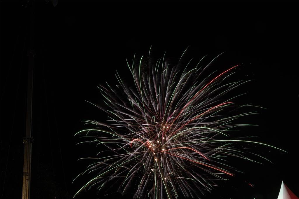 Am Montag (23. Oktober) gab es auf der Sim-Jü ein außergewöhnliches Feuerwerk zu sehen.