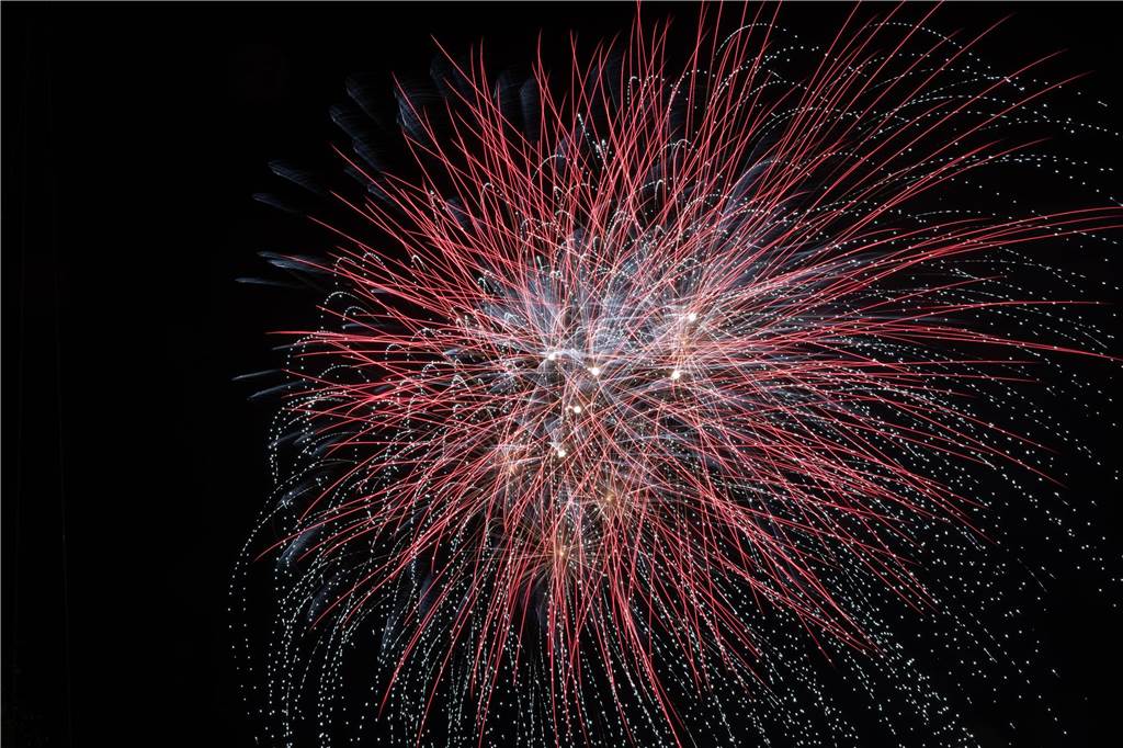 Am Montag (23. Oktober) gab es auf der Sim-Jü ein außergewöhnliches Feuerwerk zu sehen.