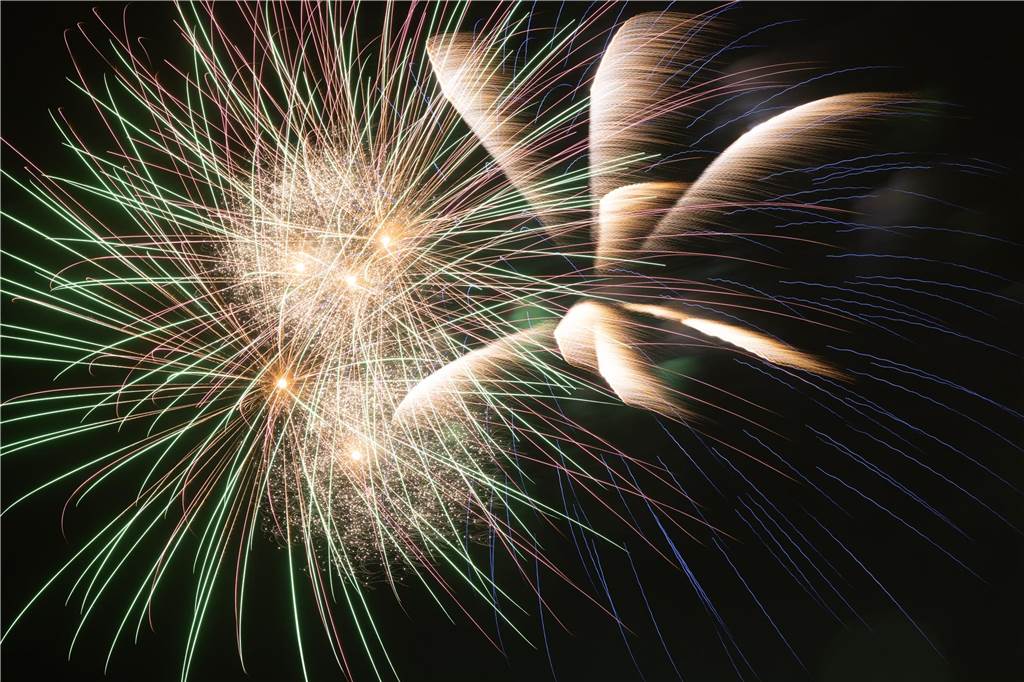 Am Montag (23. Oktober) gab es auf der Sim-Jü ein außergewöhnliches Feuerwerk zu sehen.