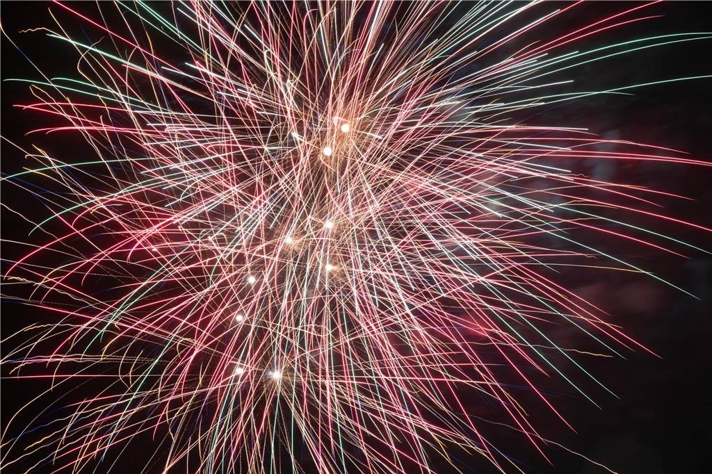 Am Montag (23. Oktober) gab es auf der Sim-Jü ein außergewöhnliches Feuerwerk zu sehen.