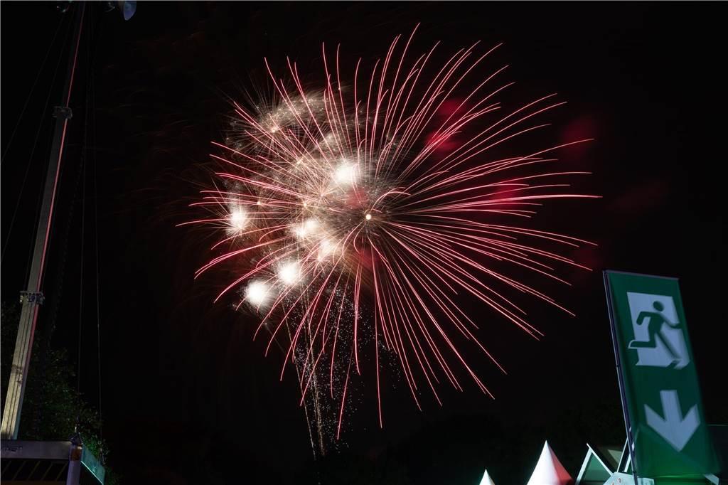 Am Montag (23. Oktober) gab es auf der Sim-Jü ein außergewöhnliches Feuerwerk zu sehen.