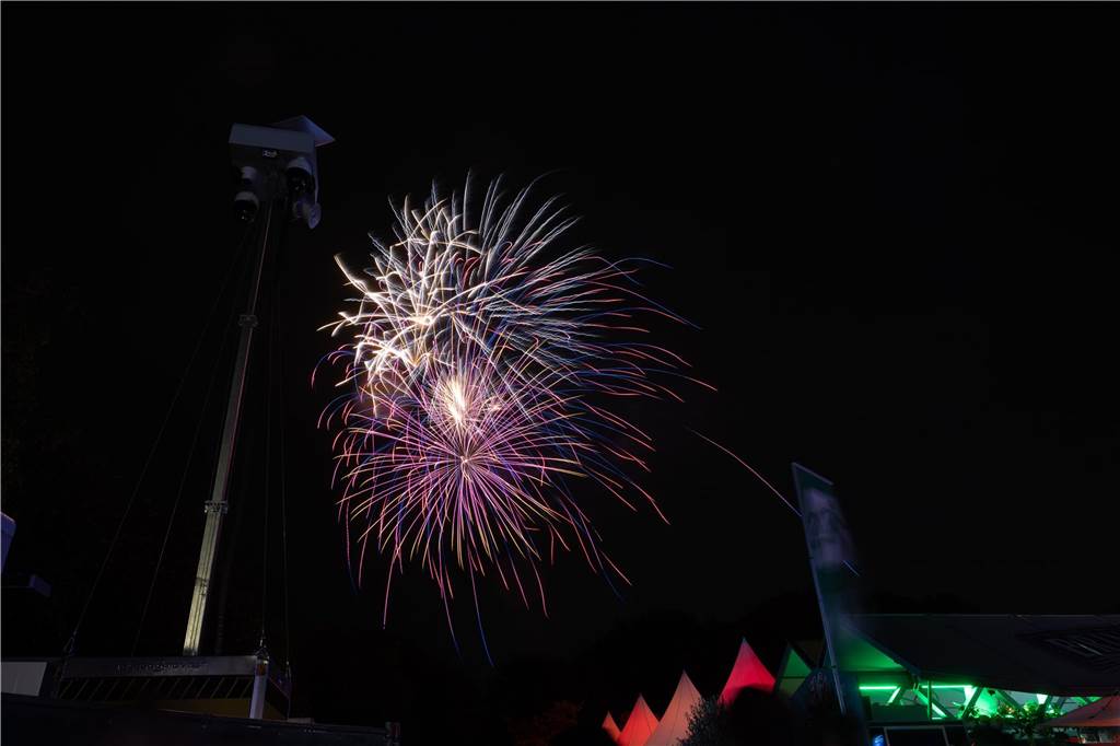Am Montag (23. Oktober) gab es auf der Sim-Jü ein außergewöhnliches Feuerwerk zu sehen.