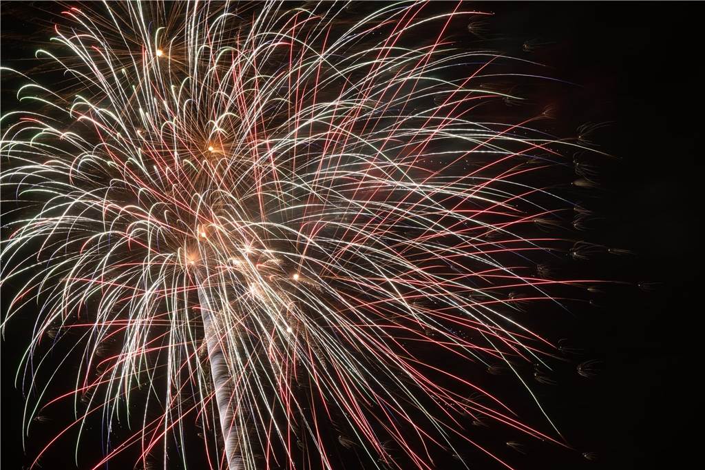 Am Montag (23. Oktober) gab es auf der Sim-Jü ein außergewöhnliches Feuerwerk zu sehen.