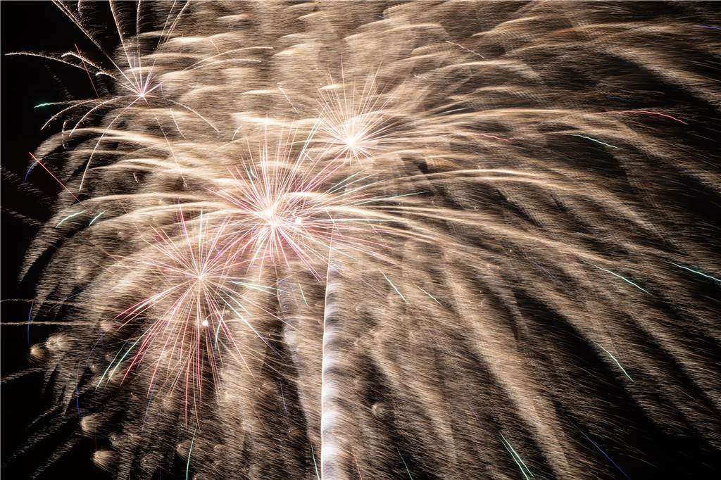 Am Montag (23. Oktober) gab es auf der Sim-Jü ein außergewöhnliches Feuerwerk zu sehen.
