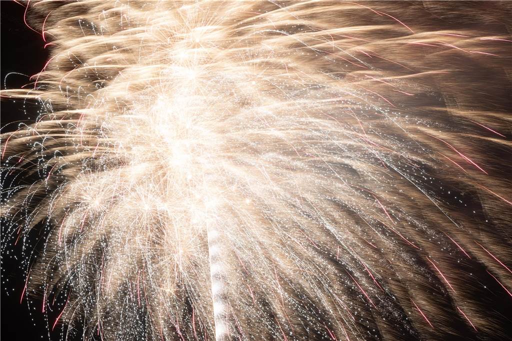 Am Montag (23. Oktober) gab es auf der Sim-Jü ein außergewöhnliches Feuerwerk zu sehen.