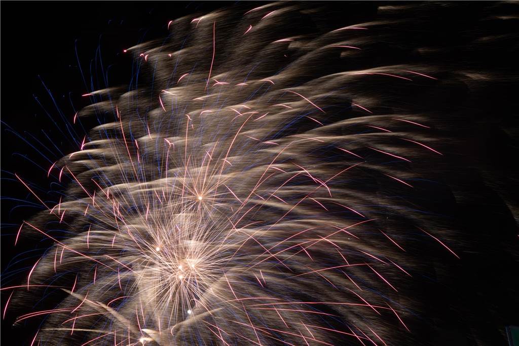 Am Montag (23. Oktober) gab es auf der Sim-Jü ein außergewöhnliches Feuerwerk zu sehen.