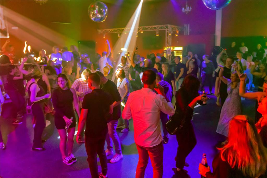 [Am Montagabend (2. Oktober) stand im Lüner Lükaz wieder die Ferrum-Party auf dem Programm. 