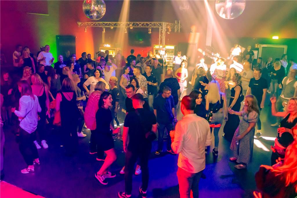 [Am Montagabend (2. Oktober) stand im Lüner Lükaz wieder die Ferrum-Party auf dem Programm. 