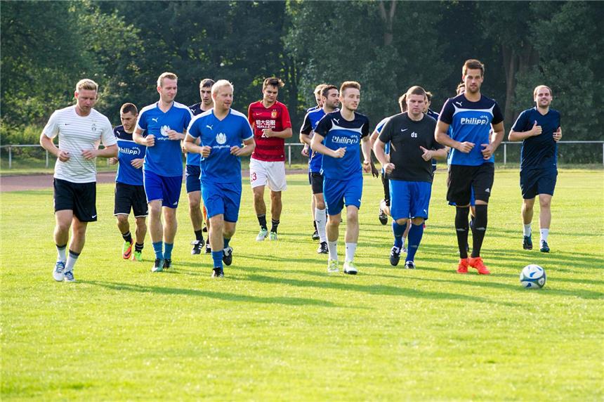 Erster Aufgalopp beim ETuS Haltern Am Montagabend ist auch der ETuS Haltern in die Vorbereitung gestartet.