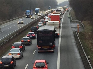 Am Montagmorgen kam es auf der A1 bei Ascheberg wegen eines Verkehrsunfalls zu Behinderungen und Verzögerungen.