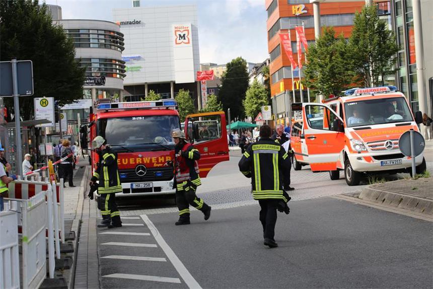 Brand in Hagener Volme Galerie Am Montagmorgen sind im Keller der Hagener Volme Galerie Deko-Artikel in Brand geraten.