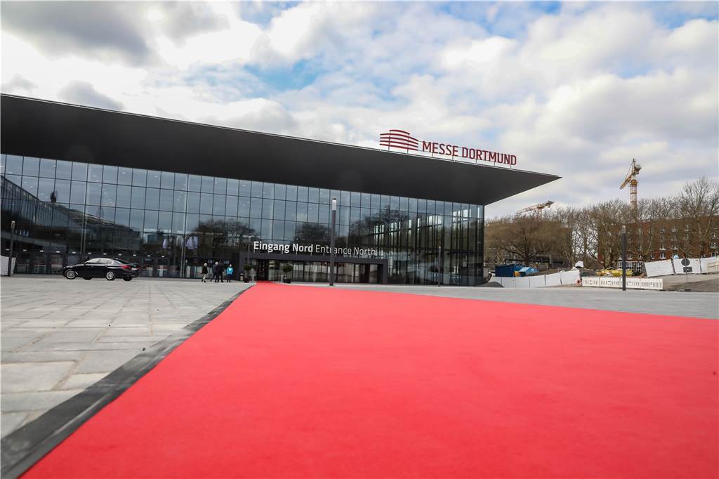 Warum Dortmund auf sichere Fahrradstellplätze lange warten muss Am neu gestalteten Vorplatz der Messe Dortmund sollen auch Fahrradständer gebaut werden.