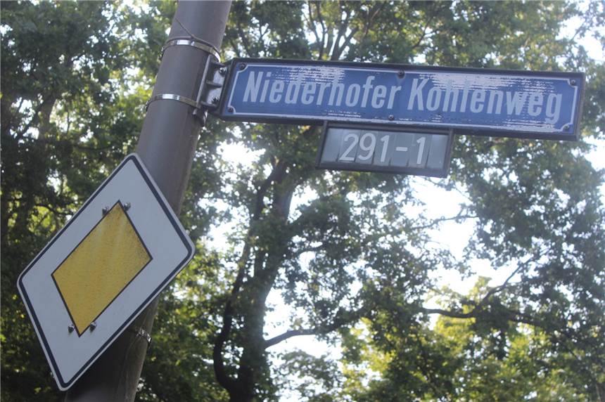 Beeinträchtigungen für mehrere Wochen: Auf dem Niederhofer Kohlenweg wird bald gebaut Am Niederhofer Kohlenweg werden ab nächster Woche umfangreiche Leitungsarbeiten vorgenommen.