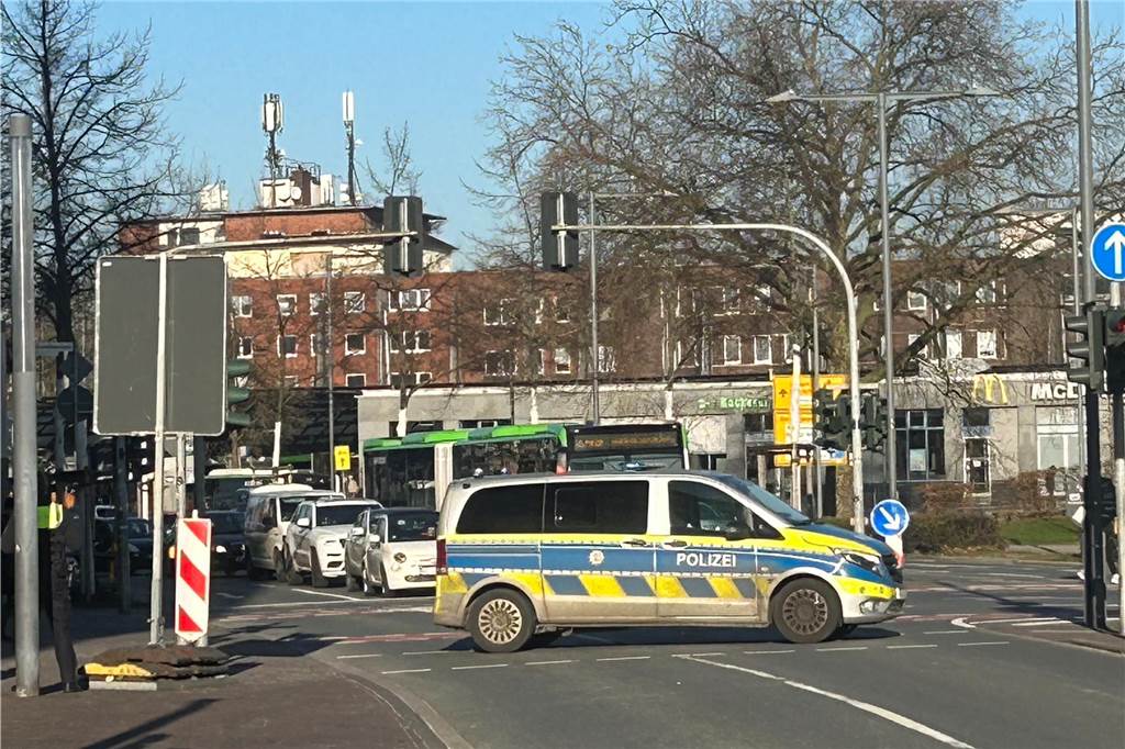 Großer Polizeieinsatz: Verzweifelter Mann hält die Altstadt in Atem Blick auf den abgesperrten Kaiserwall