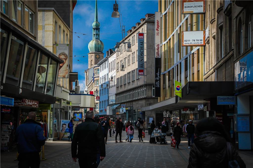 Wie muss sich der Westenhellweg verändern? Planer zeigen konkrete Ideen auf Am Ostenhellweg in Dortmund gibt es bereits etliche Arztpraxen und Gesundheitseinrichtungen. Eine Idee ist es, diesen Bereich zu einem Gesundheitszentrum auszubilden und langfristig unter anderem durch einladende Gastronomie einen insgesamt attraktiven Brückenschlag zum Kaiserviertel zu schaffen.
