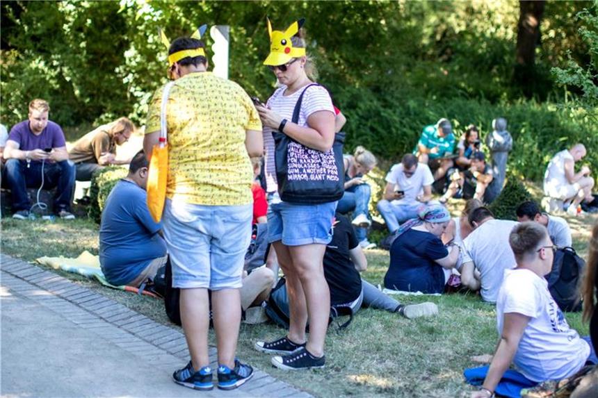 Tausende jagen Monster: „Pokémon“-Treffen in Dortmund Am Pokémon GO Event in Dortmund. Foto: Marcel Kusch