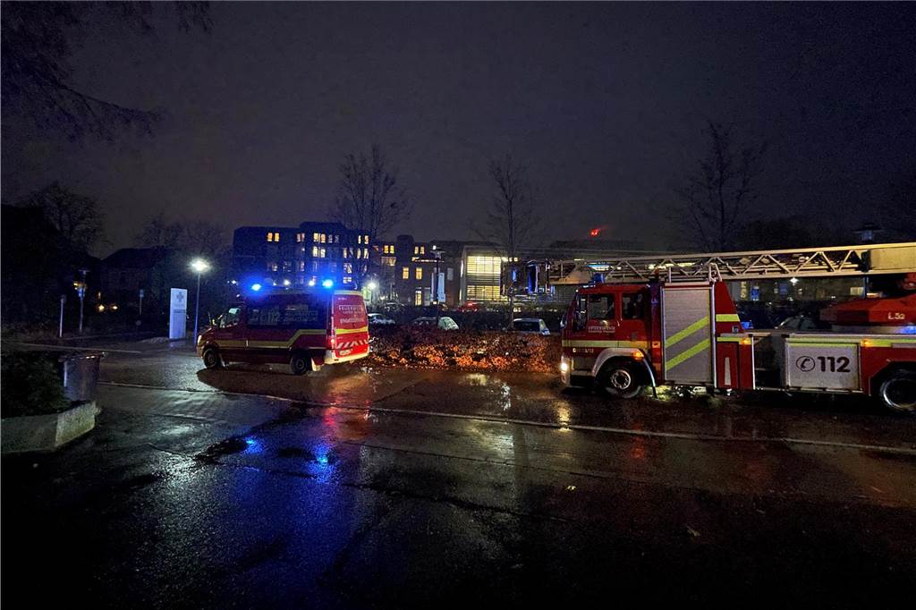 Alarm wegen Gasgeruchs: Feuerwehr kontrollierte im St. Rochus-Hospital