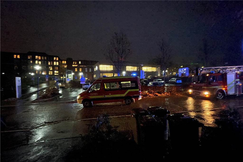 Alarm wegen Gasgeruchs: Feuerwehr kontrollierte im St. Rochus-Hospital