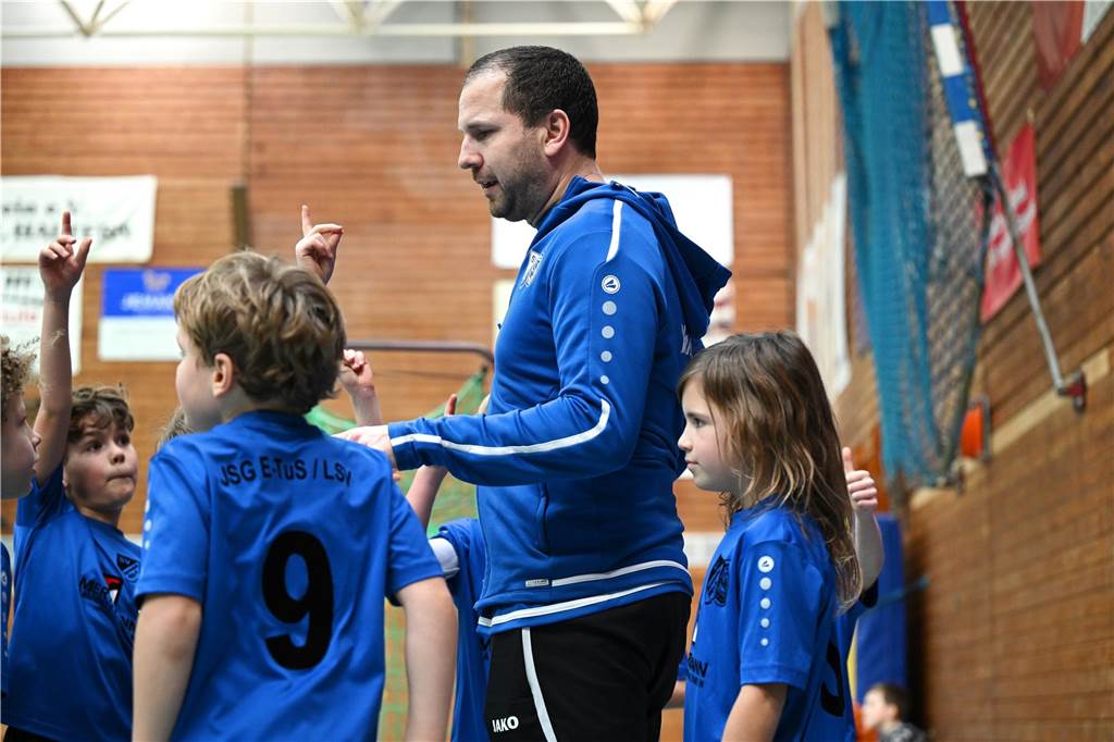 Am Samstag (27. Januar) waren die F-Junioren dran: In der Dreifachhalle wurde die Hallenfußball-Stadtmeisterschaft wieder als Spielfest ausgetragen.