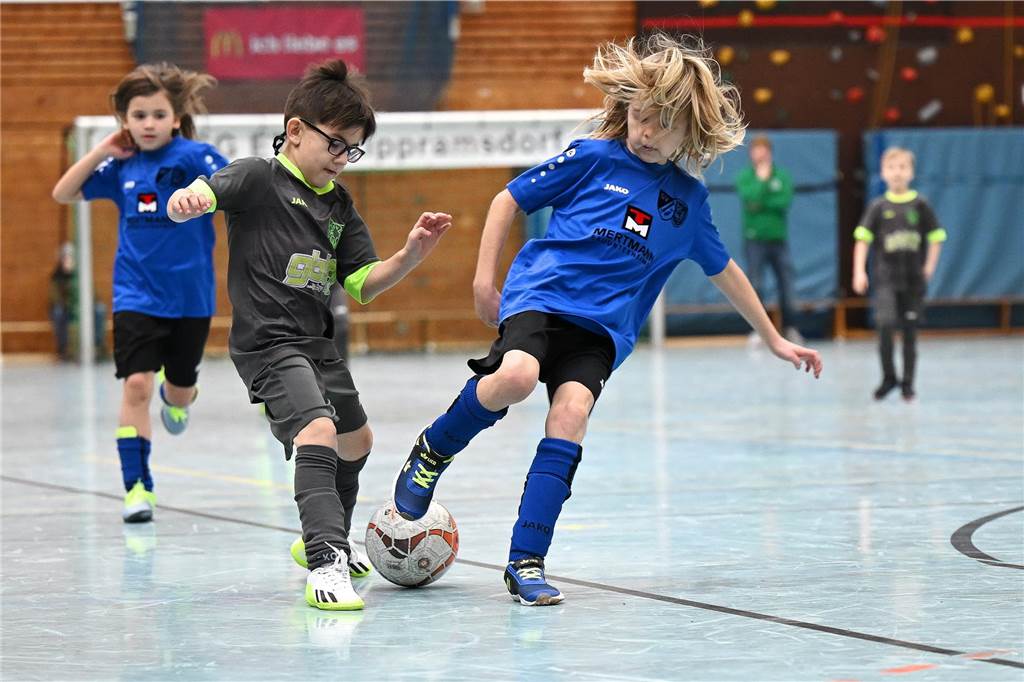 Am Samstag (27. Januar) waren die F-Junioren dran: In der Dreifachhalle wurde die Hallenfußball-Stadtmeisterschaft wieder als Spielfest ausgetragen.