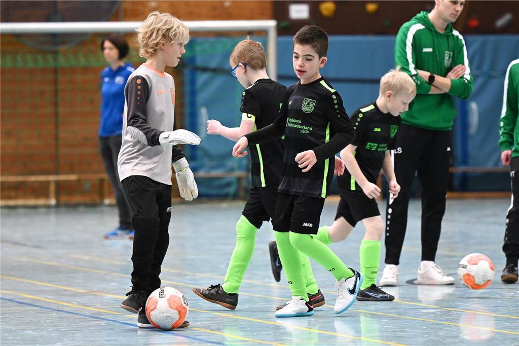 Am Samstag (27. Januar) waren die F-Junioren dran: In der Dreifachhalle wurde die Hallenfußball-Stadtmeisterschaft wieder als Spielfest ausgetragen.