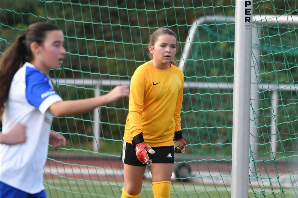 Am Samstag (29. Oktober) trennten sich die U15-Juniorinnen-Teams der SG Castrop rote Hemden) und des VfB Habinghorst mit einem 0:0. In der C-Juniorinnen-Kreisliga ist der VfB nach zwei Siegen und einem Remis Erster. Die belegt mt einem Sieg und einem Unentschieden Rang vier.
