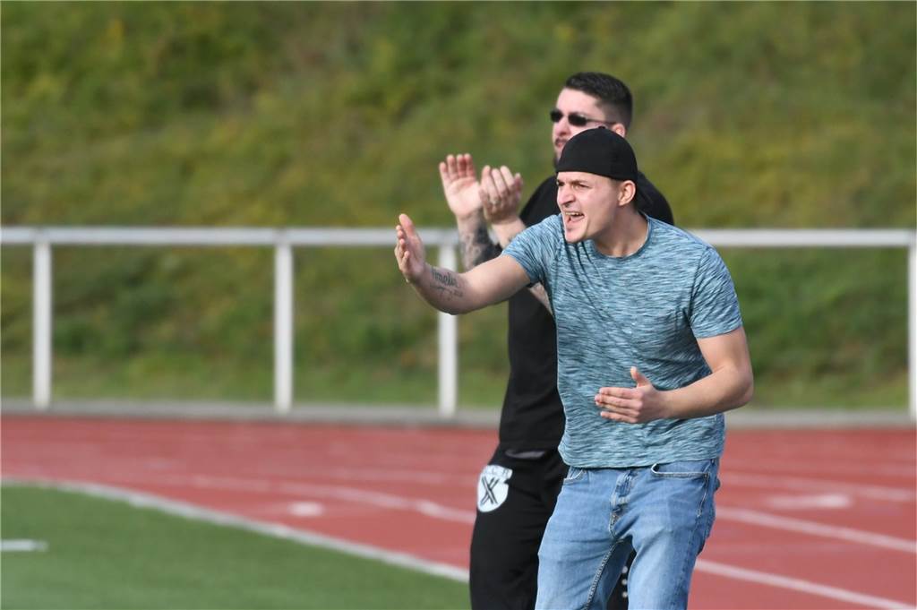 Am Samstag (29. Oktober) trennten sich die U15-Juniorinnen-Teams der SG Castrop rote Hemden) und des VfB Habinghorst mit einem 0:0. In der C-Juniorinnen-Kreisliga ist der VfB nach zwei Siegen und einem Remis Erster. Die belegt mt einem Sieg und einem Unentschieden Rang vier.