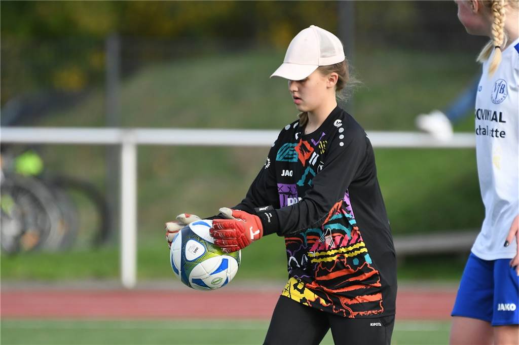 Am Samstag (29. Oktober) trennten sich die U15-Juniorinnen-Teams der SG Castrop rote Hemden) und des VfB Habinghorst mit einem 0:0. In der C-Juniorinnen-Kreisliga ist der VfB nach zwei Siegen und einem Remis Erster. Die belegt mt einem Sieg und einem Unentschieden Rang vier.