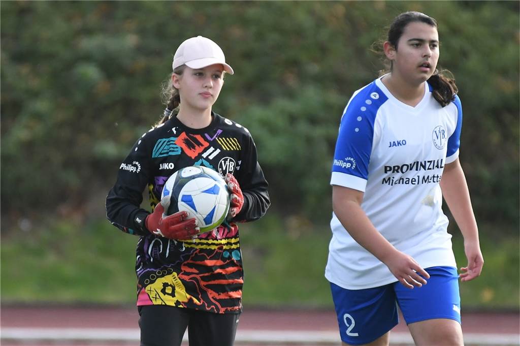 Am Samstag (29. Oktober) trennten sich die U15-Juniorinnen-Teams der SG Castrop rote Hemden) und des VfB Habinghorst mit einem 0:0. In der C-Juniorinnen-Kreisliga ist der VfB nach zwei Siegen und einem Remis Erster. Die belegt mt einem Sieg und einem Unentschieden Rang vier.